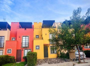 Casa de 3 habitaciones, San Miguel de Allende · Casa en Renta Amueblada con Habitación Planta Baja, Oof Garden San Miguel de Allende.