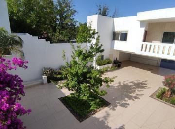 c82d2e854dfb6da7715b29a616cfa81c96576be50095a61418a846bd41b281df · Moderna Casa de 6 Habitaciones Cada Una con Baño en Valle Hermoso