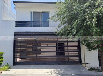 Casa · 210m² · 3 Recámaras · 2 Estacionamientos · Casa en Renta en Cumbres San Patricio