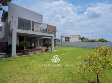 Casa de 4 habitaciones, Atizapán de Zaragoza · Casa de Solo Dos Plantas con Jardín Plano y 4 Recámaras