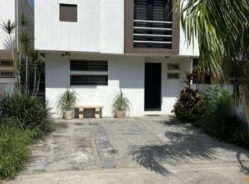 Casa de 3 habitaciones, San Nicolás de los Garza · Casa en Renta en San Nicolás de Los Garza