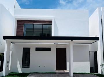 Fachada · Estrena Casa en Vía Cumbres