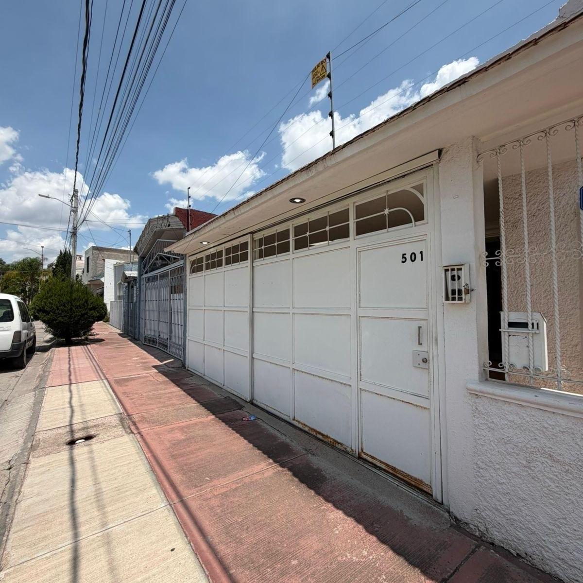 House – Lomas del Campestre Neighborhood