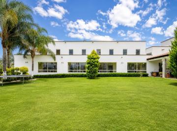 Villa · 80000ha · 4 Recámaras · Rancho en Venta Muy Cerca de Bernal