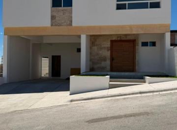 Casa de 4 habitaciones, Chihuahua · Estrena Espectacular Residencia en Zona Valles | Totalmente Equipada con Paneles Solares