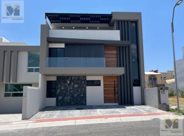 Casa · 378m² · 5 Recámaras · 3 Estacionamientos · Casa en Venta en Juriquilla Queretaro