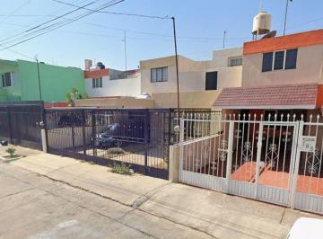 Casa de 4 habitaciones, Guadalajara · C. Bruno Moreno, Jardines Alcalde, Guadalajara, Jal.