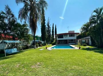 1 · Casa en Lomas de Cuernavaca | Amplios Jardines, Alberca Privada y Exclusiva Residencia