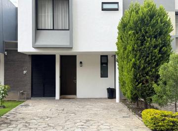 Casa de 3 habitaciones, Zapopan · Casa en Renta 3 Habitaciones 3 Baños 2 Estacionamientos, Alberca, Gym Amueblado Incluye Internet
