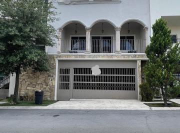 Casa · 3 Recámaras · 2 Estacionamientos · Casa en Renta Cumbres 6to D