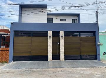 Casa · 263m² · 4 Recámaras · 2 Estacionamientos · Venta Amplia Casa 4 Recámaras y Alberca, equipada Leandro Valle Cerca Macroplaza