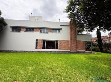 Casa · 606m² · 5 Recámaras · 6 Estacionamientos · Desarrolla en Una de Las Zonas con Mayor Demanda en Barrio de Santiago.