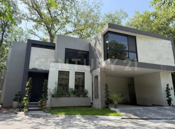 Casa · 342m² · Casa en Renta en La Noria Carretera Nacional.