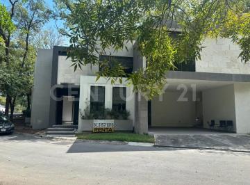Casa · 342m² · 3 Recámaras · 2 Estacionamientos · Casa Renta en La Noria Carretera Nacional.