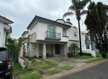Casa en condominio de 4 habitaciones, Zapopan · Casa en Renta en Jardín Real, Coto 11, Zapopan