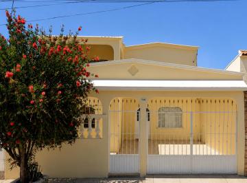 Casa de 3 habitaciones, Durango · Casa en Venta en El Ciprés, Victoria de Durango, Durango.