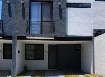Casa de 3 habitaciones, Zapopan · Casa en Venta en Jardines de La Primavera