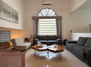 Casa · 276m² · 3 Recámaras · 2 Estacionamientos · Casa en Lomas del Vergel
