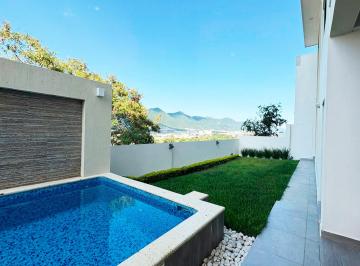 Casa de 4 habitaciones, Monterrey · Casa Residencial de 4 Habitaciones y Alberca