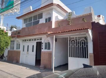 Casa de 4 habitaciones, León · Villas del Moral Casa Oportunidad Para Negocio a 1 Cuadra Medica Campestre 2 Locales Comerciales