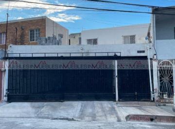 Casa · 189m² · 4 Recámaras · 2 Estacionamientos · Casa en Venta en Villa Dorada