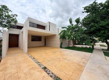 Casa · 311m² · 4 Recámaras · 3 Estacionamientos · Casa en Fraccionamiento Parque Natura