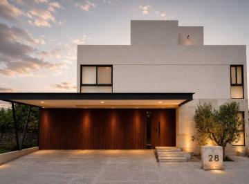 Casa en condominio de 4 habitaciones, Querétaro · Venta o Renta | Residencia en San Lucas, Lomas del Campanario Norte
