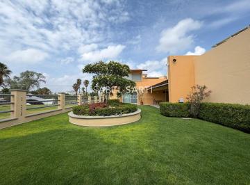 Casa · 631m² · 4 Recámaras · 9 Estacionamientos · Casa en Venta en Juriquilla