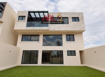 Casa en condominio · 560m² · 4 Recámaras · 4 Estacionamientos · Casa en Condominio en Venta en Bugambilias Alcatraces, Bosque Real