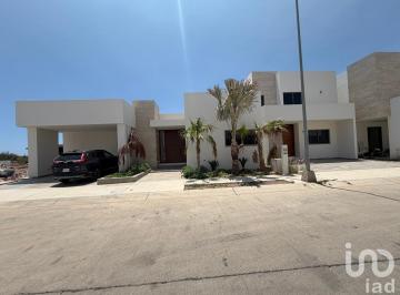 Casa · 187m² · 3 Recámaras · 2 Estacionamientos · Casa Residencial en Renta Fraccionamiento Olympus Mazatlan