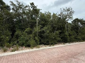Terreno / Lote · 147m² · Se Vende Terreno en Residencial Altai en Av Huayacan, Cancun