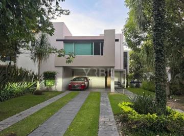 Casa de 4 habitaciones, Zapopan · Casa en Venta Valle Real