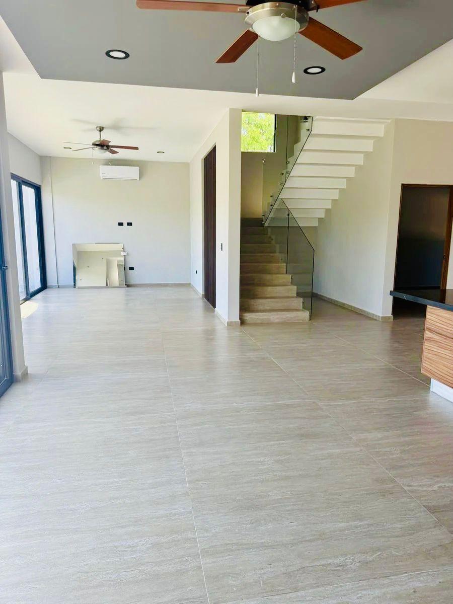 Se Renta Casa de 4 Recamaras en Lagos del Sol, Cancún