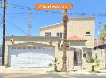 Casa · 120m² · 3 Recámaras · 2 Estacionamientos · Casa en Renta