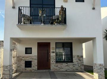 Casa de 3 habitaciones, León · Venta Casa Zona Norte $3,240,000 3 Recam. Principal /vestidor 2.5 Baños Cochera Techada 2 Autos