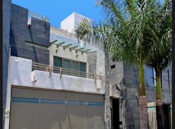 Casa de 4 habitaciones, Zapotlanejo · Hermosa Casa con Terraza y Alberca Incluida y Departamento