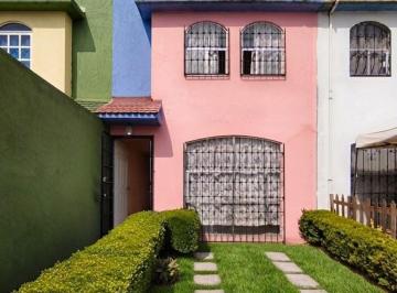 Casa de 2 habitaciones, Toluca · Casa en Venta en Sauces, Toluca.