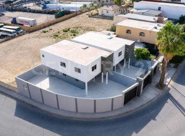 Casa · 164m² · 3 Recámaras · 2 Estacionamientos · Casa en Venta en Insurgentes (Seminario), Tijuana, Baja California.