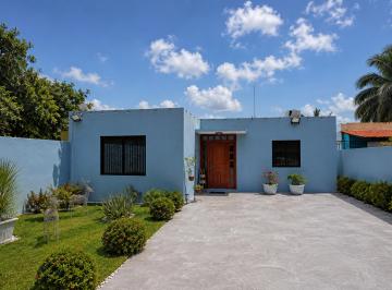 Casa de 3 habitaciones, Chicxulub Pueblo · Casa en Venta en Quintas de Baspul con 768 m² de Terreno, Alberca y Amplios Jardines