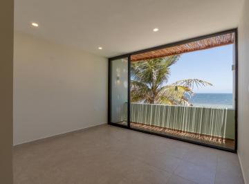Casa · 219m² · 3 Recámaras · 2 Estacionamientos · Venta Villa de 3 Recamaras Frente Al Mar con Rooftop y Alberca en Chelem Puerto