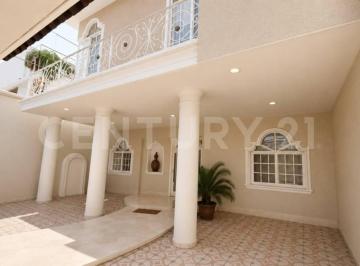 Casa · 670m² · 4 Recámaras · 1 Estacionamiento · Casa en Venta en Ciudad del Sol Zapopan