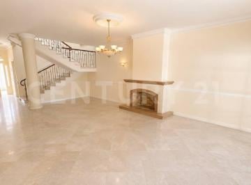 Casa · 670m² · 4 Recámaras · 1 Estacionamiento · Casa en Venta en Ciudad del Sol Zapopan