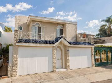 Casa · 670m² · 4 Recámaras · 1 Estacionamiento · Casa en Venta en Ciudad del Sol Zapopan