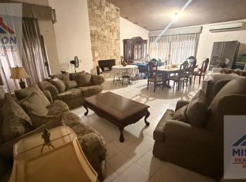 Casa · 1200m² · 4 Recámaras · 3 Estacionamientos · Casa en Allende