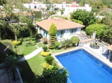 Casa · 381m² · 6 Recámaras · 3 Estacionamientos · Casa en Venta en Rancho Las Lomas, Jiutepec, Morelos