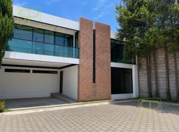 Casa · 200m² · 4 Recámaras · 1 Estacionamiento · Venta de Casa en Privada Los Mesones