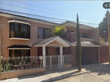 Casa de 4 habitaciones, Aguascalientes · ¡La Casa de Tus Sueños en Los Bosques! Exclusividad y Confort en Montes Apalaches #210