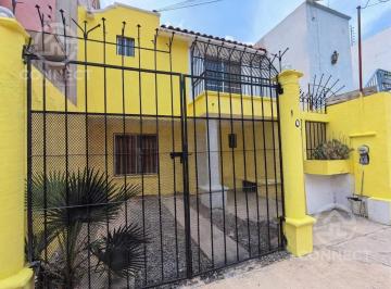 Casa · 90m² · 3 Recámaras · 2 Estacionamientos · Renta Casa El Rosario Zona Norte Leon Gto!