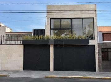 Foto 1 · Casa Remodelada en Venta en Campestre Churubusco, Coyoacán.