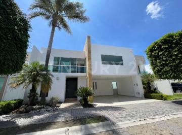 Casa · 430m² · 3 Recámaras · 2 Estacionamientos · Casa en Renta - Cluster 222 - Lomas de Angelópolis I